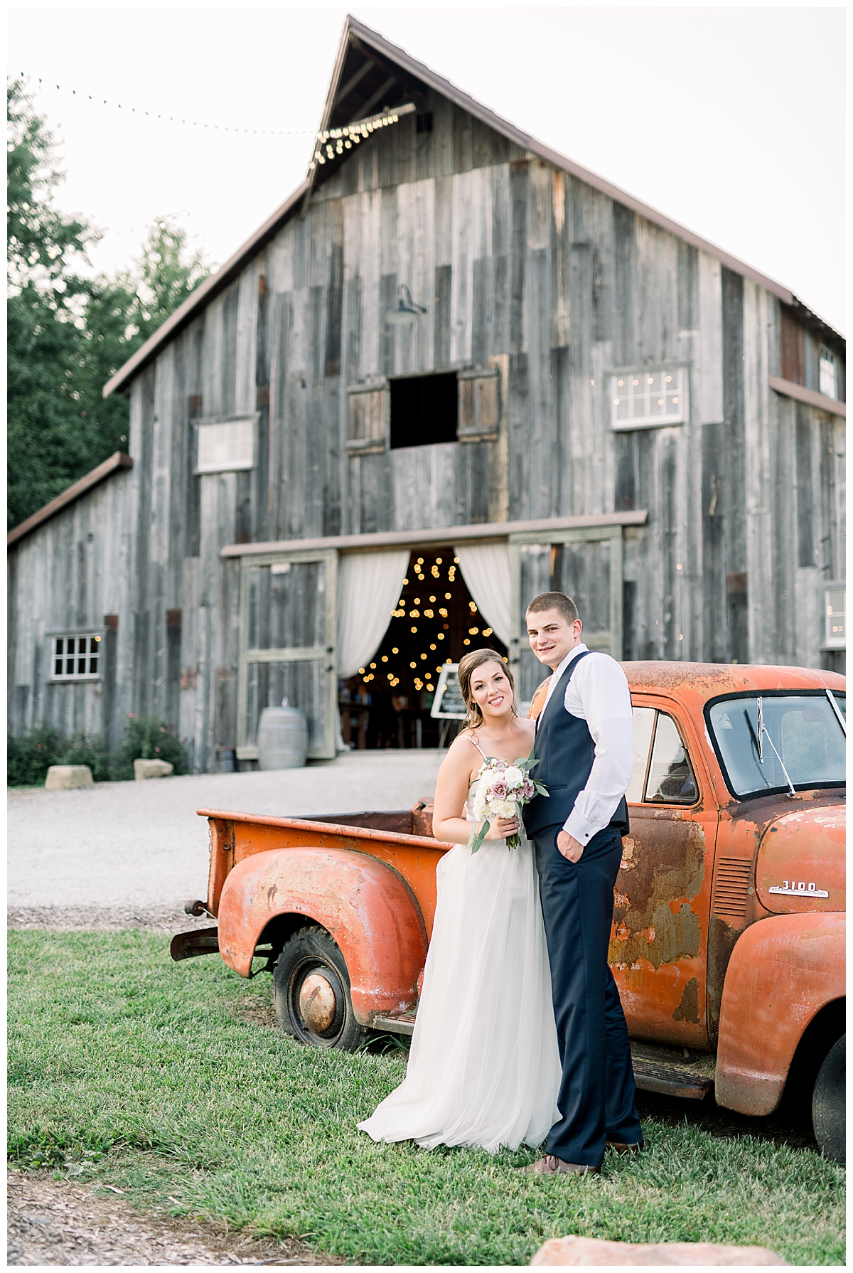 husband wife sunset photos heritage ranch sedalia wedding