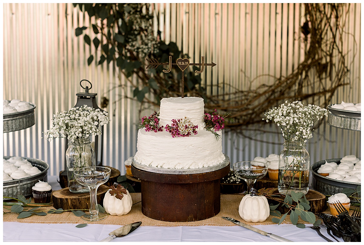 paradise park wedding cake table